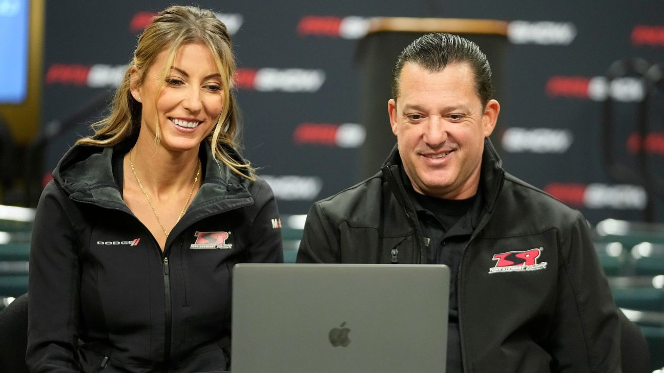 Tony Stewart to race vs. wife, Leah Pruett, in 2026 NHRA season