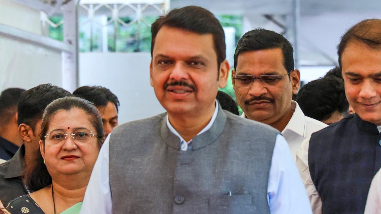 Maharashtra CM condemns alleged vandalism of Meenatai Thackeray`s bust