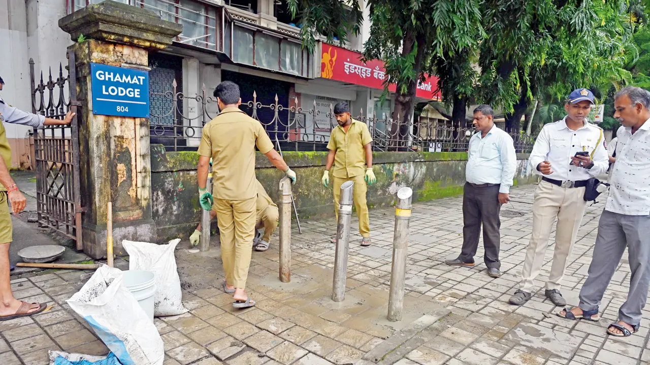 Mumbai: Cops deployed at Dadar TT to stop bikes on footpaths