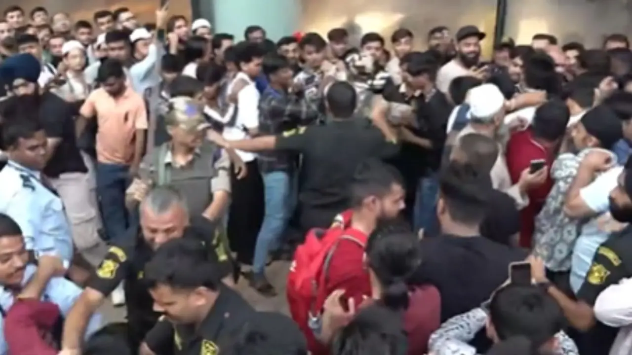 Chaos erupts at Apple’s Mumbai BKC store as iPhone 17 launch trigger scuffle